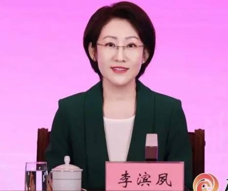 李濱夙簡歷：廣西自治區(qū)黨委宣傳部部務(wù)委員李濱夙，曾任廣西黨委宣傳部宣傳教育處處長